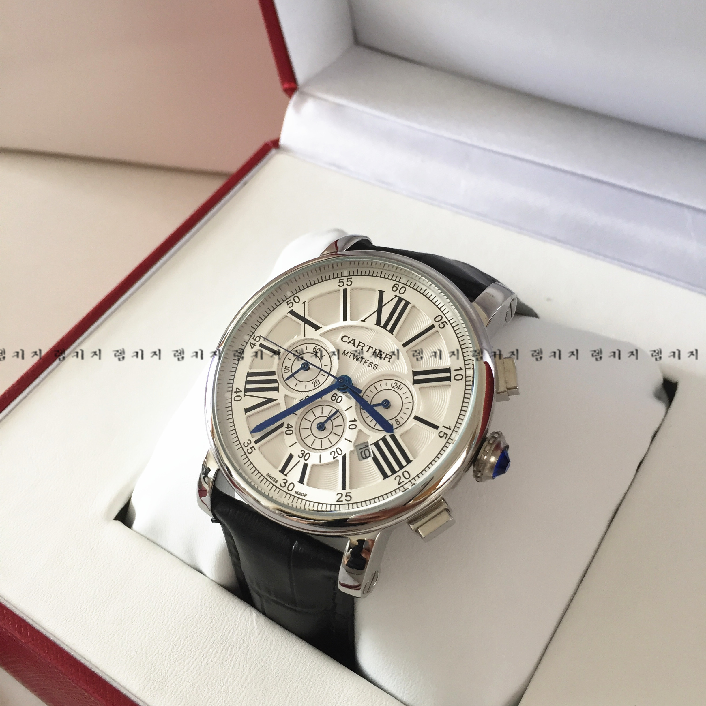 까르띠에 로통드 크로노그래프 가죽시계